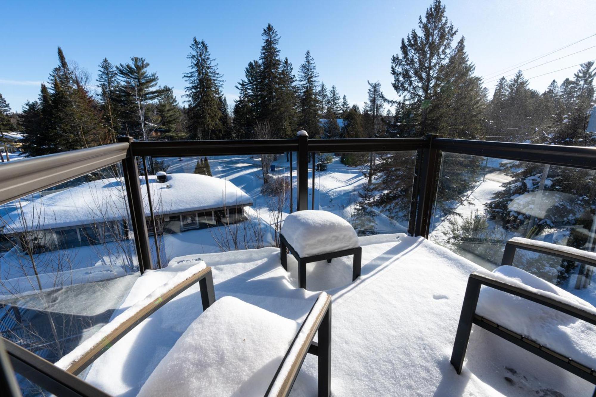Le Viking Resort Sainte-Marguerite-du-Lac-Masson 外观 照片